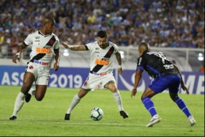 Vasco bate o CSA-AL no Rei Pelé e volta a triunfar no Brasileirão