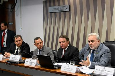 Projeto proíbe carros à combustão a partir de 2060 no Brasil