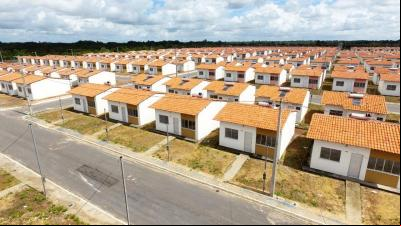 As moradias são financiadas pela Caixa Econômica Federal.