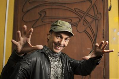 Zeca Baleiro apresenta show infantil no Teatro Arthur Azevedo