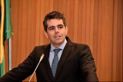 Adriano Sarney anuncia saída da disputa pela prefeitura de São Luís