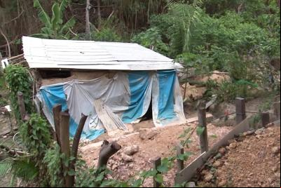 Família pede ajuda para construir casa no Alto da Esperança
