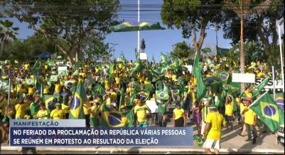 Manifestantes continuam protesto em frente ao 24º BIS em São Luís