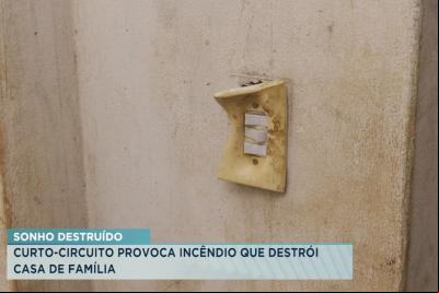 Curto-circuito provoca incêndio em casa no bairro Jardim Tropical