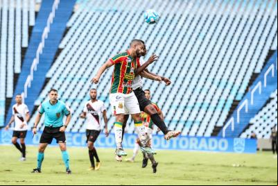 Sampaio Corrêa e Atlético-GO empatam em 3 a 3 na estreia na Série B