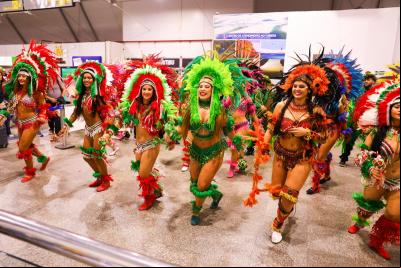 Grupos juninos recepcionam turistas no Aeroporto de São Luís