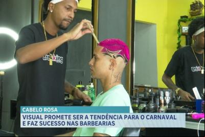 Cabelo rosa é tendência para o Carnaval de 2025